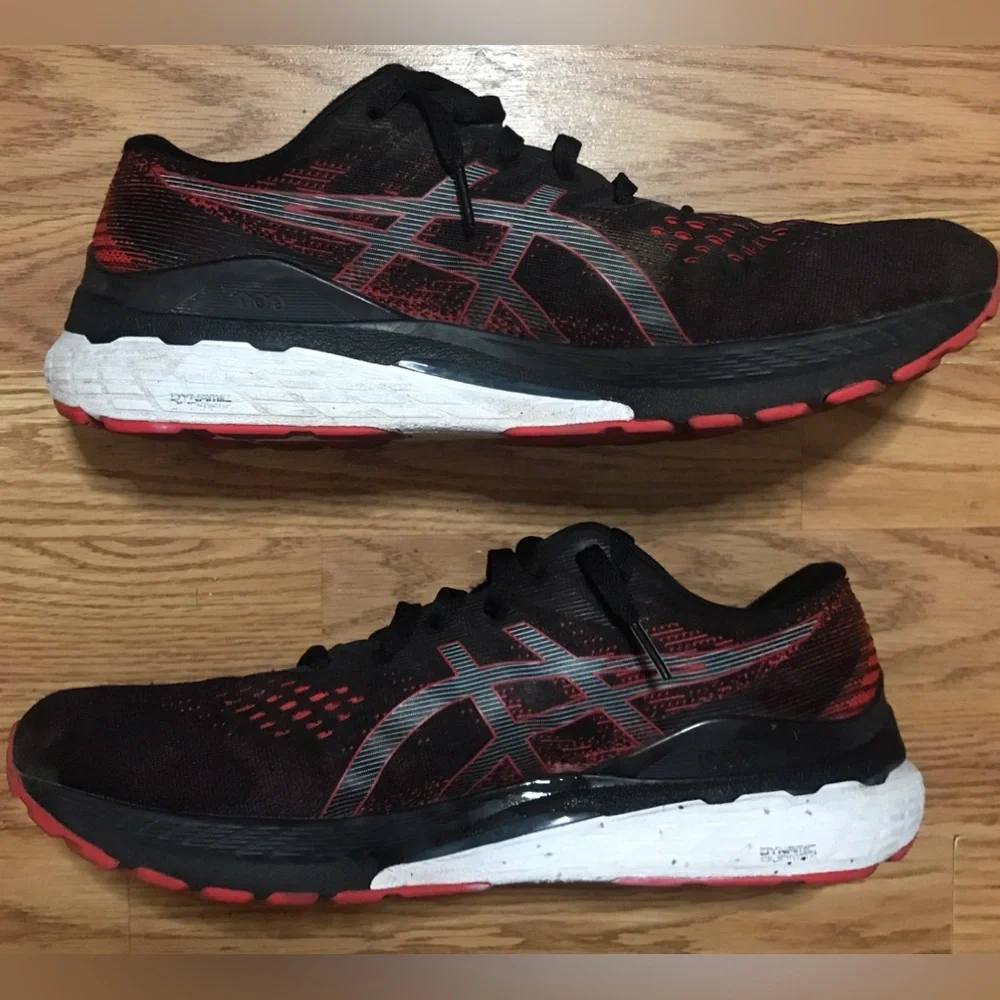 ASICS Gel Kayano 28 Black Red White Running athletic sneaker Shoes size 11.5 US